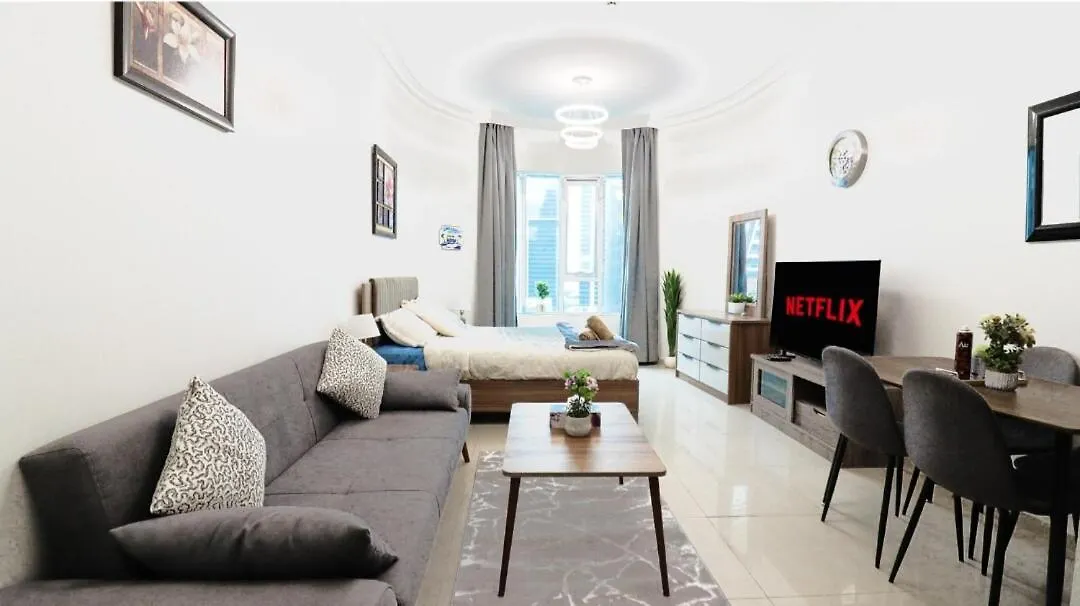 Elegant Studio Near Burj Khalifa Pool And Gym Dubai