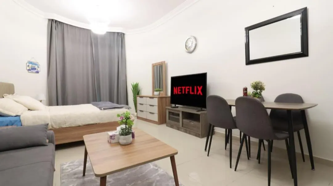 Elegant Studio Near Burj Khalifa Pool And Gym Dubai